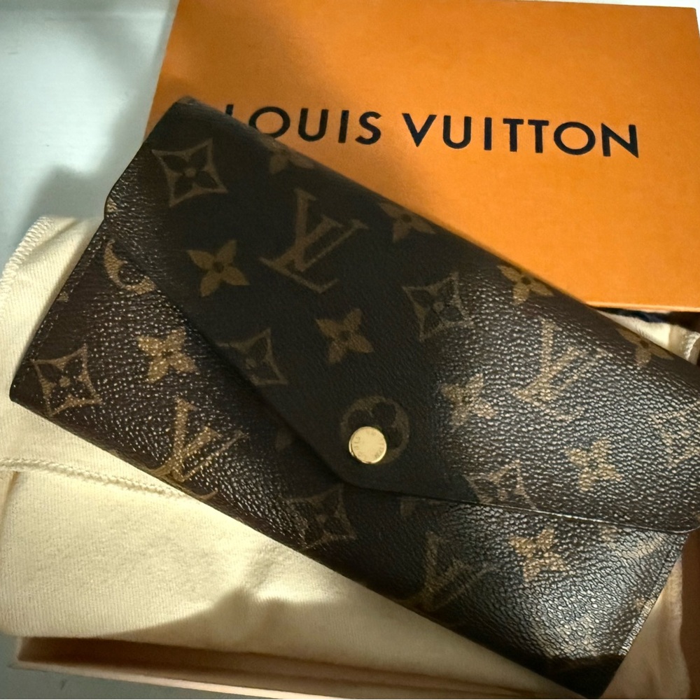 Louis vuitton sarah wallet (Sold)